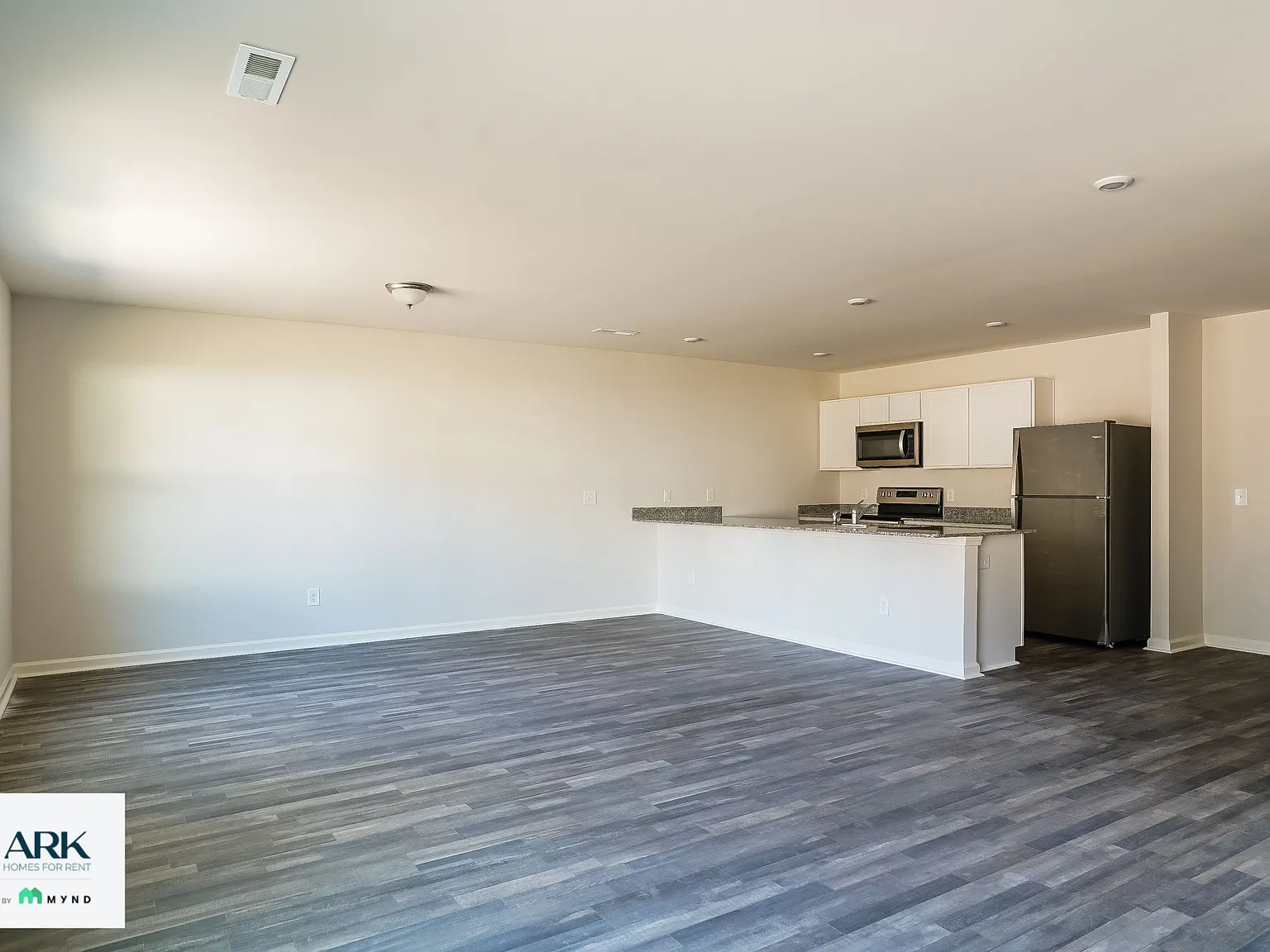 4 bed, 2.0 bath, 1601 sqft, $2,015 — Photo 2