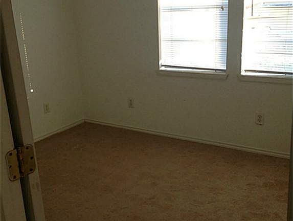 5th image of 2201 Kingsdale Dr