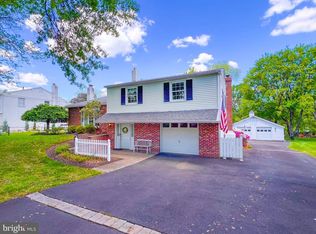 51 W Patricia Rd, Holland, PA 18966