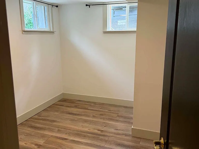 24 Lora St — Photo 3