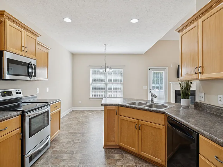 7952 Oakfield Grv — Photo 11