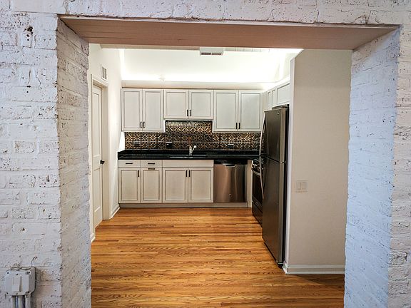 5th image of 312 N May St APT 4H