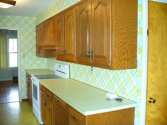 5th image of 27 Fenton Ave