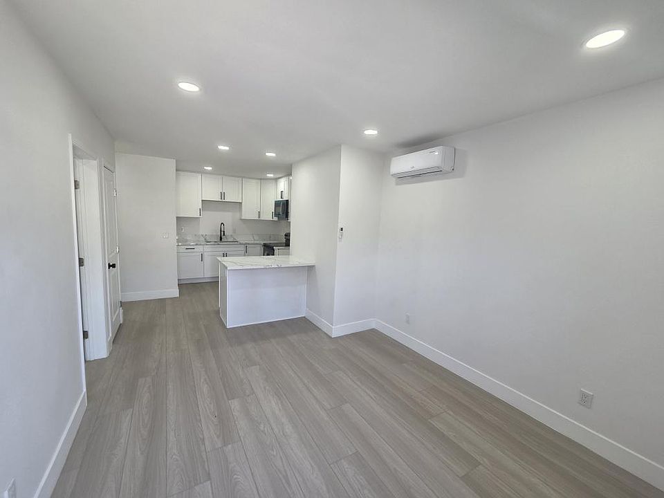 1st image of 2838 Washington St