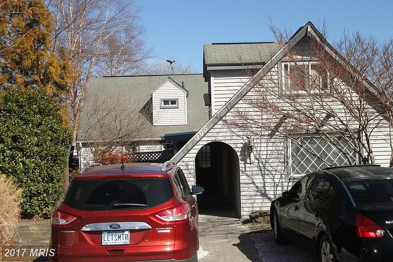2nd image of 305 Edgewater Dr