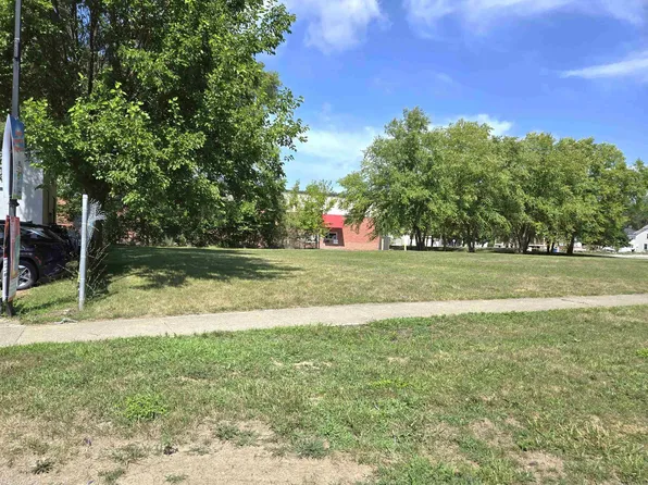 N Sycamore St, North Manchester, IN 46962