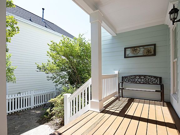 5th image of 605 Carpenter Town Ln