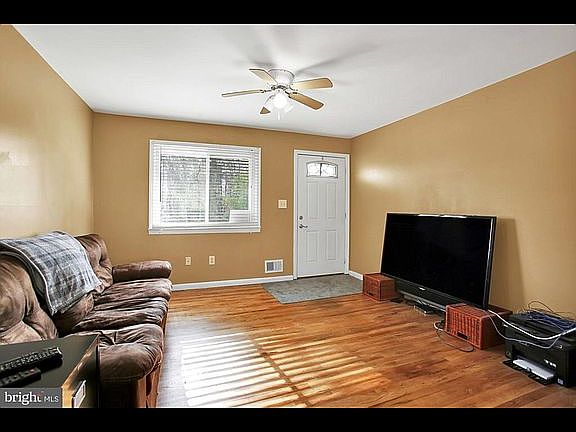 2nd image of 542 Arundel Dr