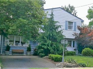 6 McGinnis Rd, Edison, NJ 08817