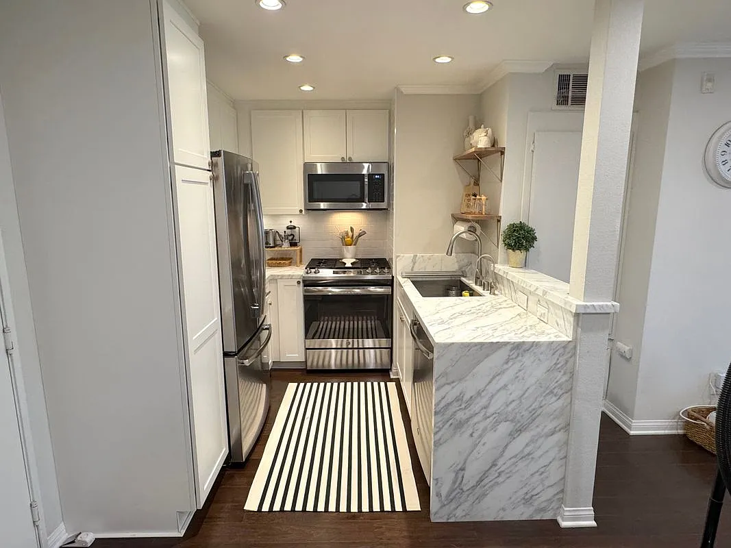 5530 Owensmouth Ave — Photo 4