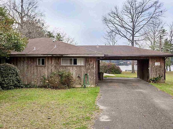 2nd image of 818 Sherwood Forest Dr