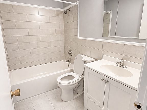 4th image of 256-20 Craft Ave #2A