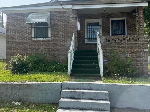 631 W Main St, Williamston, NC 27892