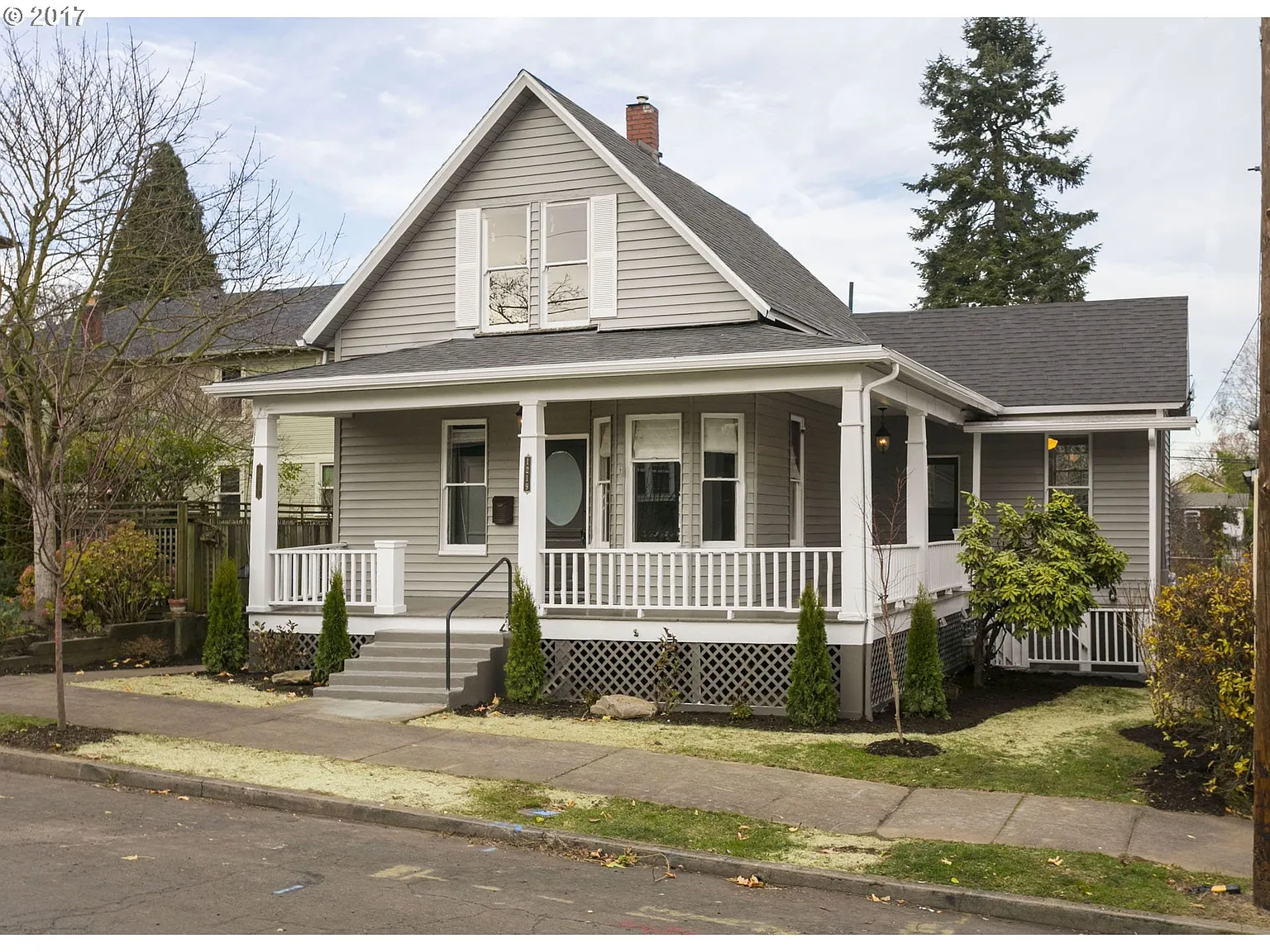 1217-1219 SE Rhone St photo 1