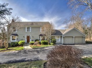 90 Deerfield Ln N, Pleasantville, NY 10570