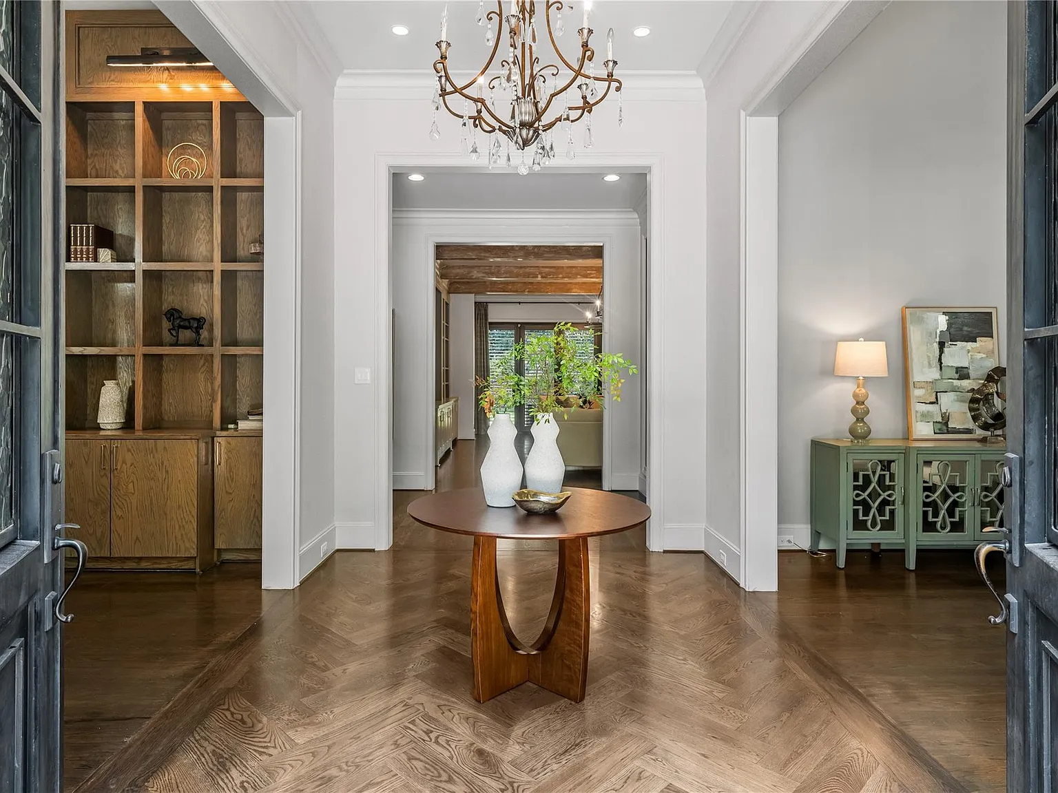 5 bed, 7.0 bath, 8318 sqft, $22,500 — Photo 2