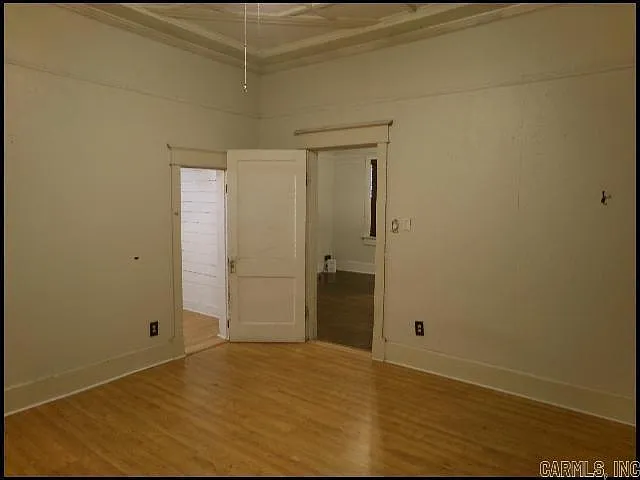 303 E Nichols St — Photo 17