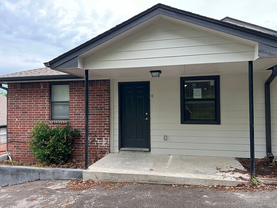 608 Rolling Hills Dr