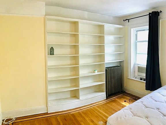 3rd image of 383 De Graw St #3