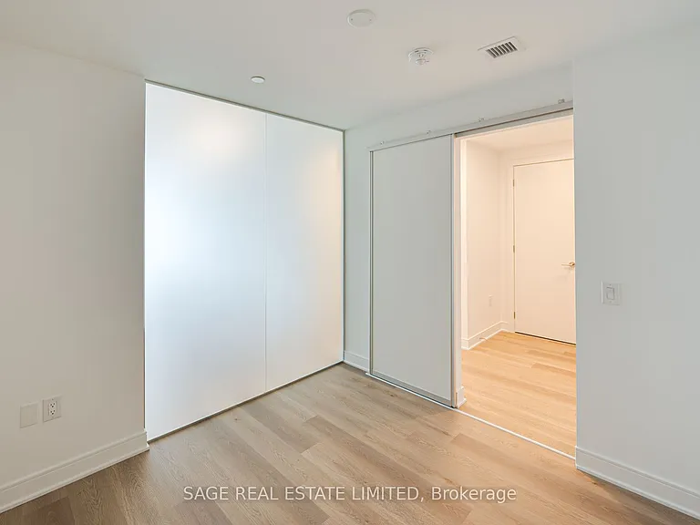 86 Dundas St E #1601 — Photo 8