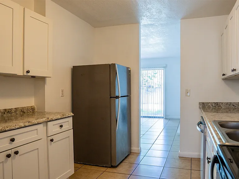 2323 Huntington Green Ct — Photo 10