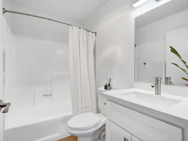 Unit 309 Bathroom
