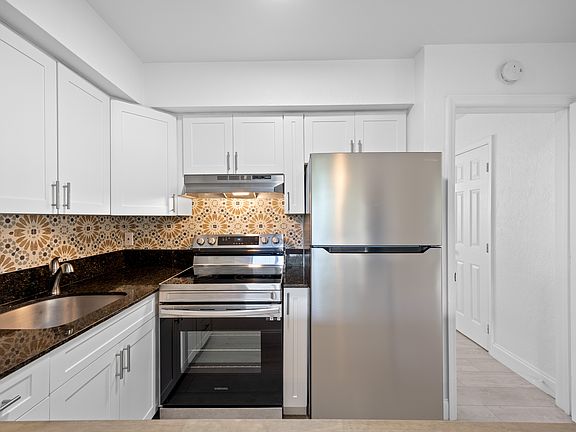 5th image of 1125 SW 15th Ave #1