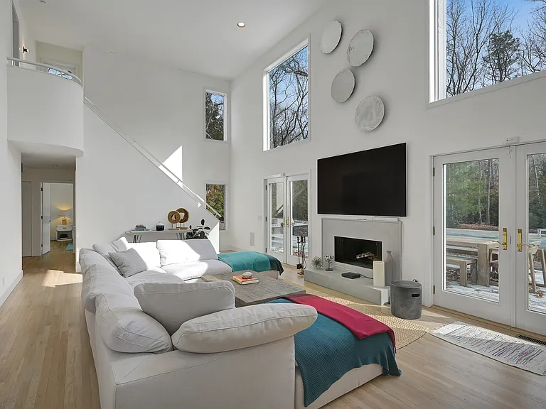 9 Todd Dr — Photo 4