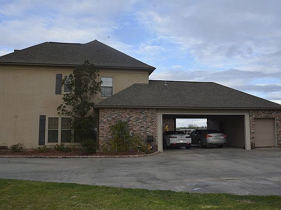2 car garage w/ remote entry