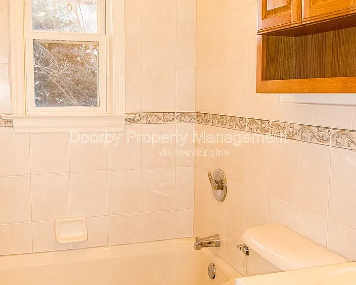 1711 Ashton St — Photo 20