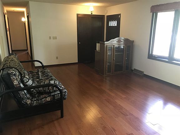 4th image of 1861 Santa Monica Dr