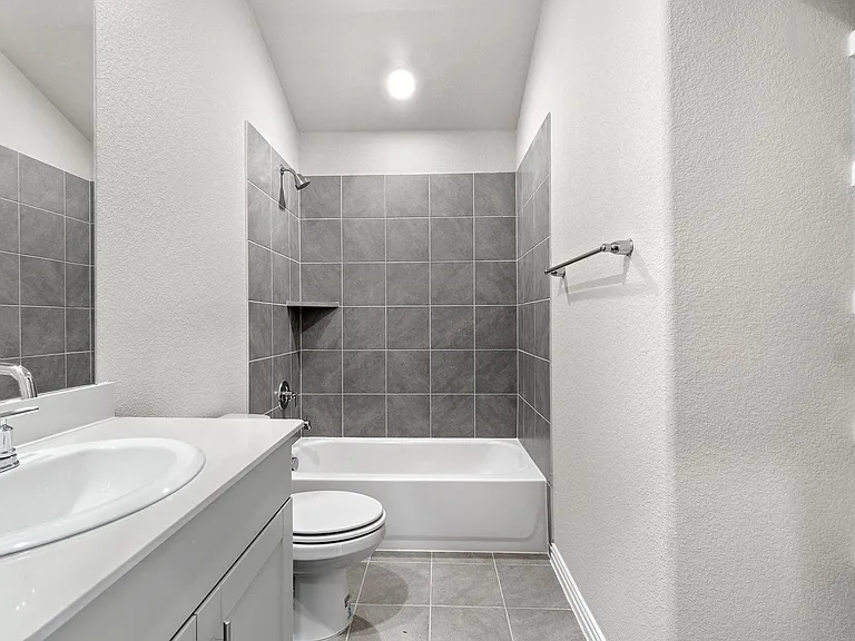 304 Scenic Point Dr — Photo 9