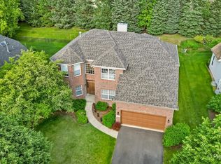 735 Chasewood Dr, South Elgin, IL 60177