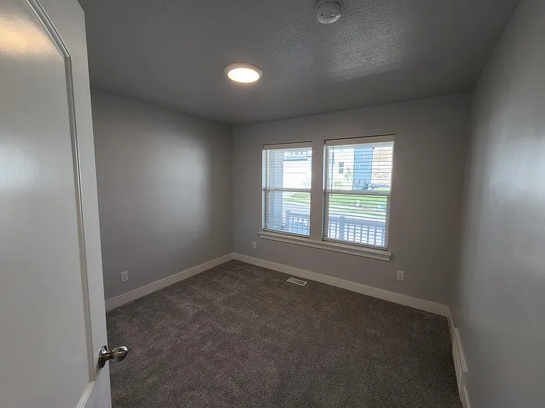 439 E Hill View Dr — Photo 18