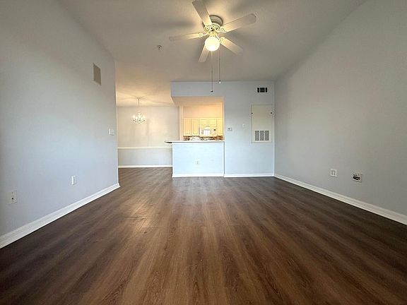 4th image of 2013 Tizewell Cir Unit 1-1418