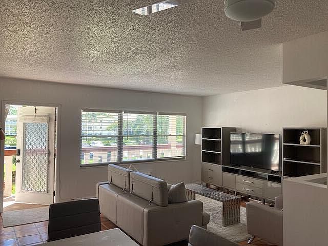 1st image of 359 Brighton Dr E #I