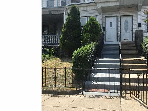 2nd image of 5554 Larchwood Ave