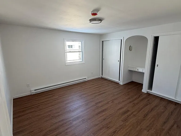 41 W Grand St — Photo 3