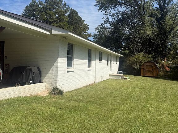 3rd image of 207 Danny Cir NE