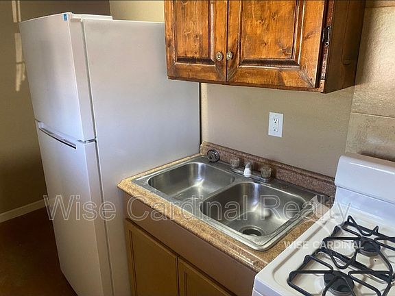 2nd image of 901 11th St #4