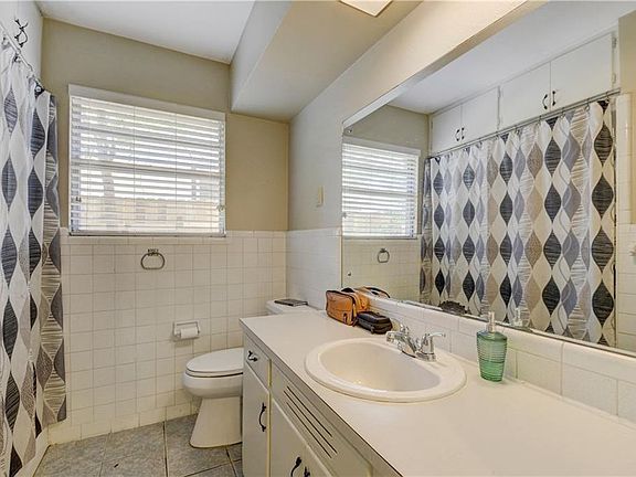 5th image of 4702 Finley Dr #B