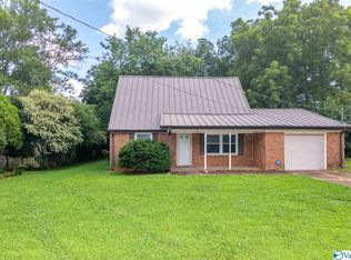 3807 Jamestown Dr NW, Huntsville, AL 35810