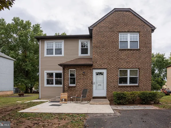 293 Florence Dr, Harleysville, PA 19438