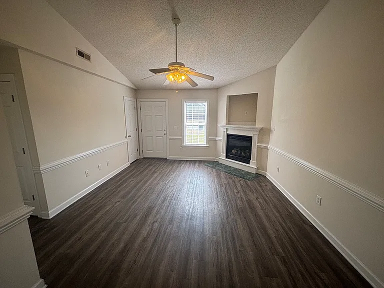 3904 Palmer Dr #B — Photo 2
