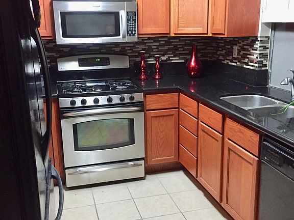 2nd image of 4363 Pinegrove St