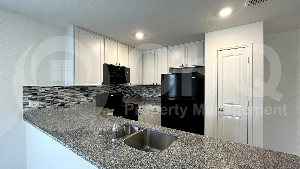 3 bed, 2.0 bath, 1484 sqft, $1,695 — Photo 3