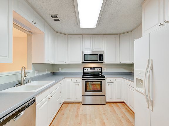 2nd image of 3005 Kathleen Ln