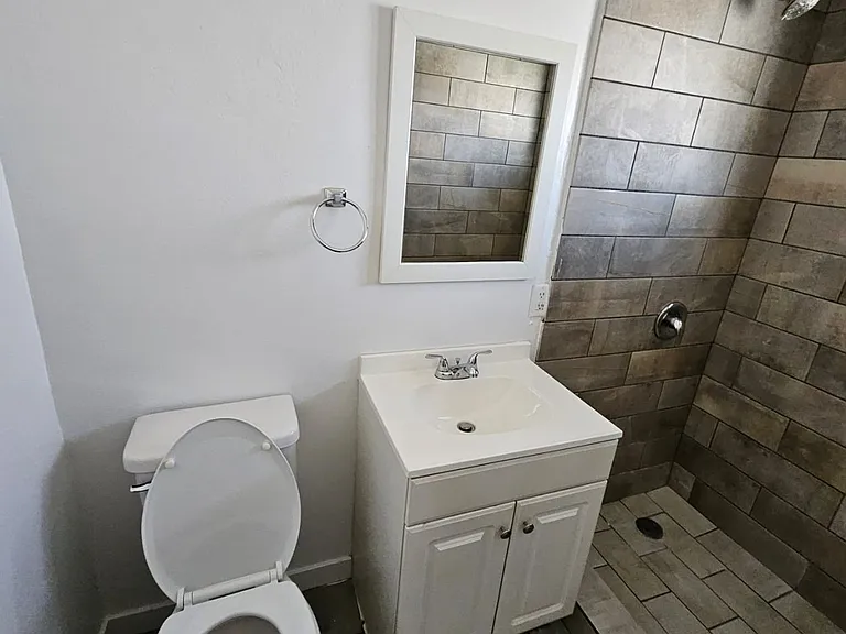 1422 S Casino Center Blvd — Photo 11