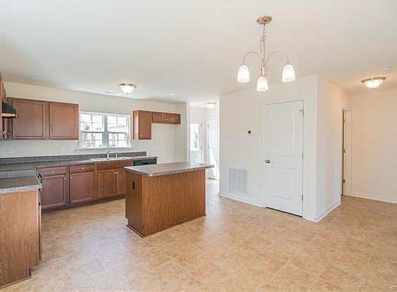 5th image of 2852 Elkridge Cir