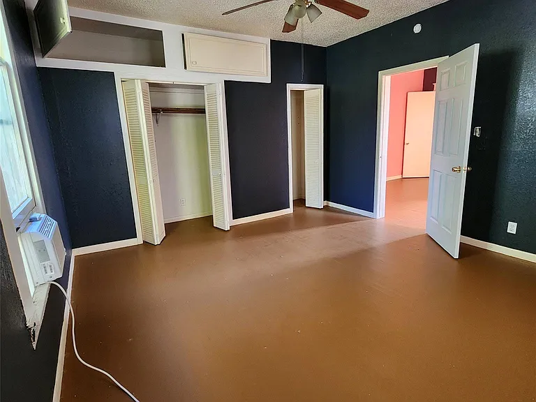 4401 Avenue Q 1/2 #2 — Photo 8